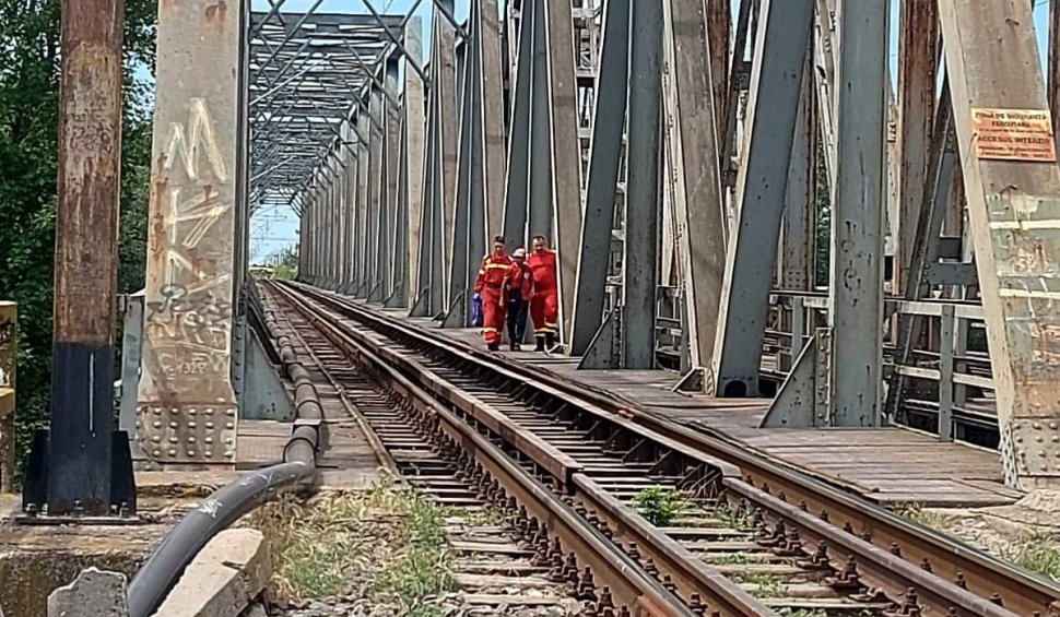 Un bărbat a fost la un pas de moarte după ce a adormit pe șinele de la calea ferată, în Galați 
