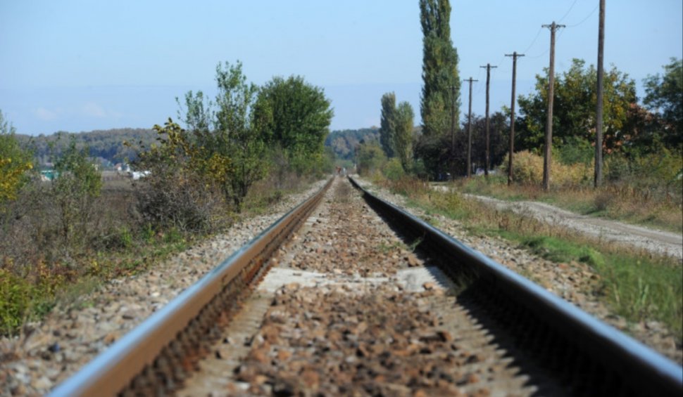 Un copil de trei ani a murit după ce a fost prins sub roțile unui vagon de tren, în Maramureș