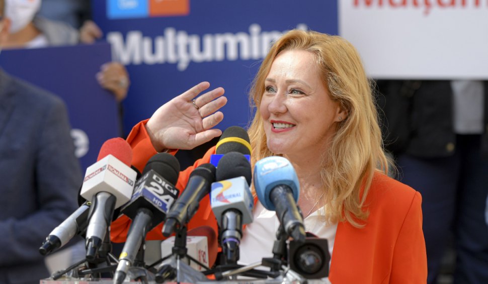 Elena Lasconi este noul președinte al USR. Ea și-a anunțat candidatura pentru alegerile prezidențiale