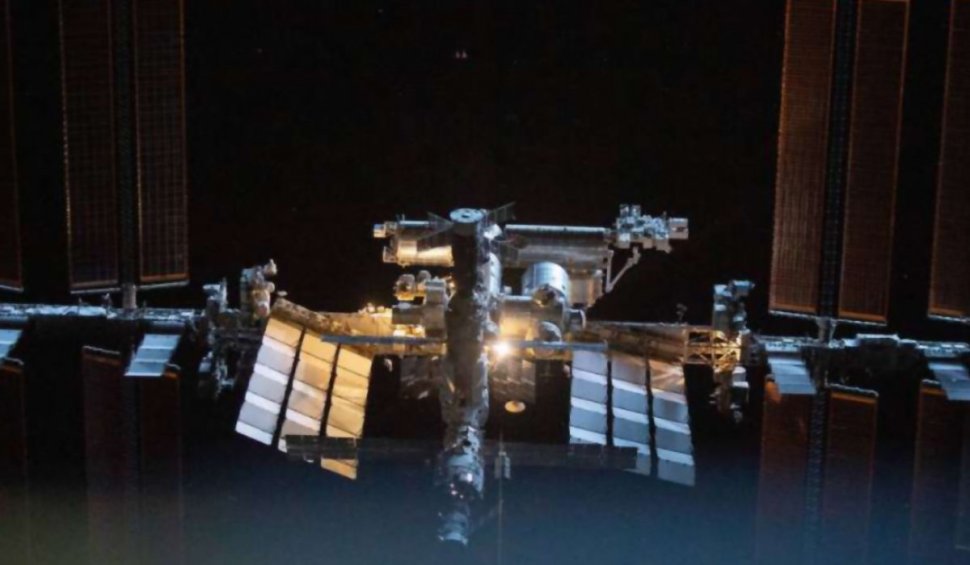 Un satelit rusesc s-a rupt în peste 100 de bucăți pe orbită. Astronauții de pe ISS au reușit să se adăpostească