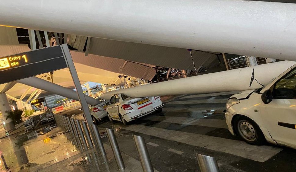 VIDEO O parte din acoperișul Aeroportului din New Delhi s-a prăbușit: O persoană a murit, alte opt sunt grav rănite
