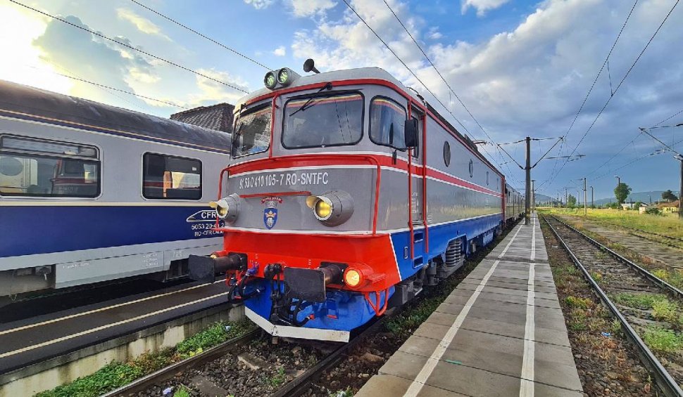 Trafic feroviar oprit pe ruta București - Constanța, din cauza unui incendiu de vegetație. Lista trenurilor cu întârzieri