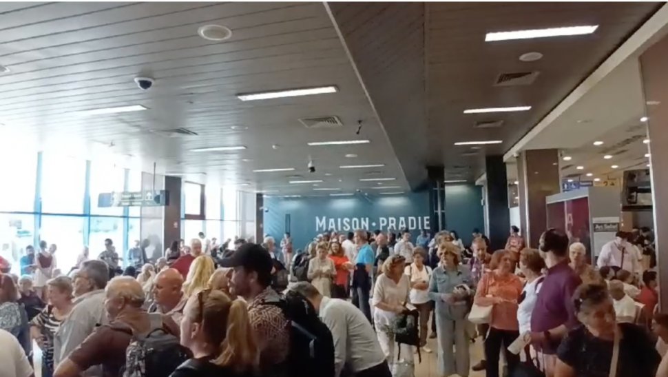ANPC a amendat Aeroportul Otopeni, după ce s-a stricat aerul condiţionat. Oamenii stau la 30 de grade în terminale