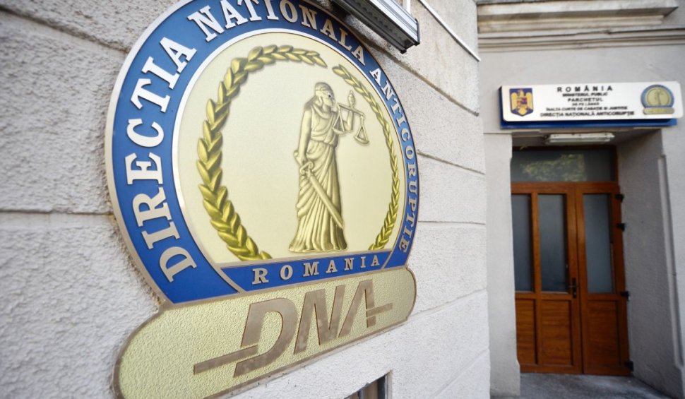 Un medic militar, fost şef secţie chirurgie la un spital din Bucureşti, a recunoscut la DNA că a luat mită de 29 de ori
