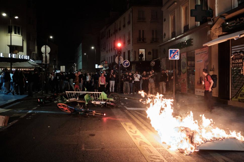 proteste paris 30 iunie profimedia