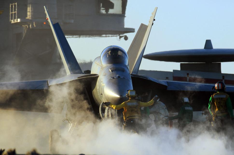 FA-18 Super Hornet se pregateste de decolare