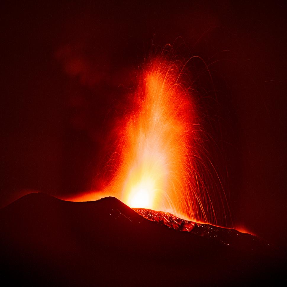 eruptia vulcanului etna