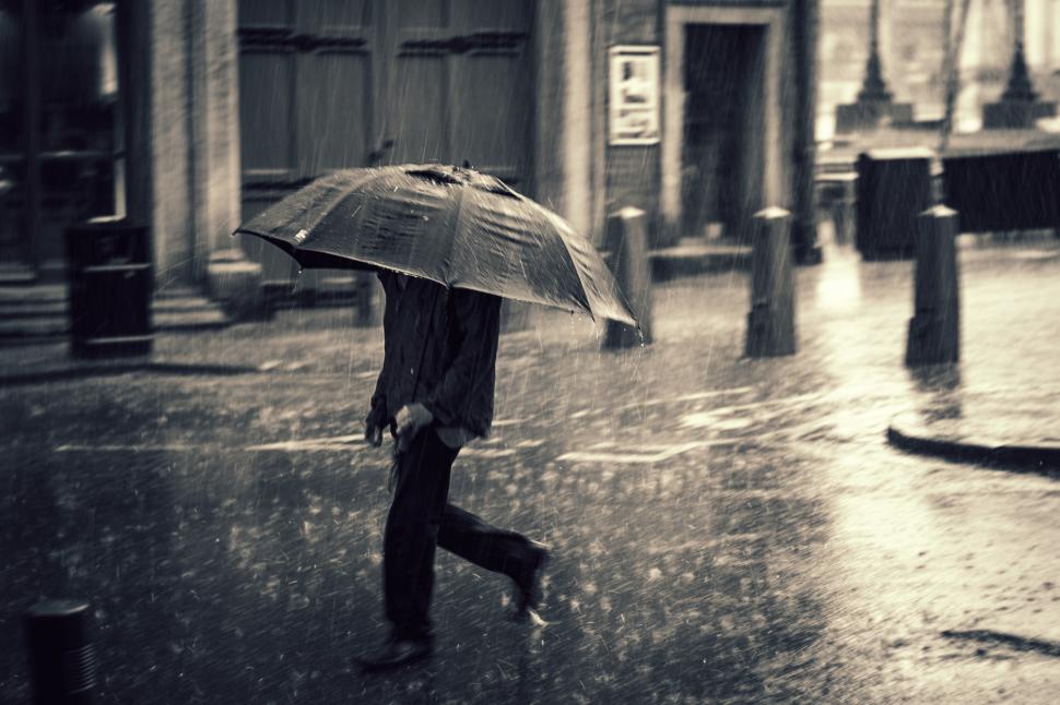 ploaie umbrela furtuna