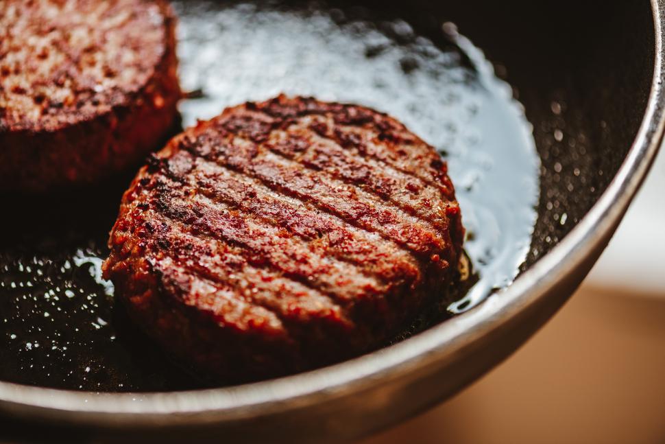 Românii ar putea mânca în restaurante carne produs? în laborator