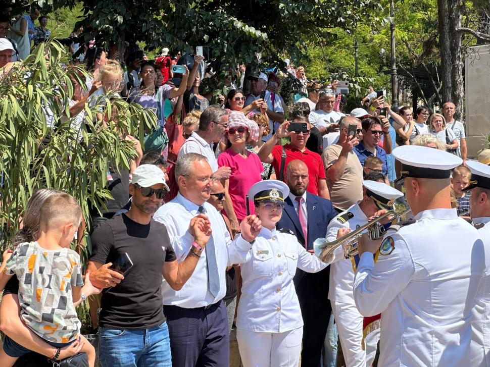 nicolae ciuca danseaza hora