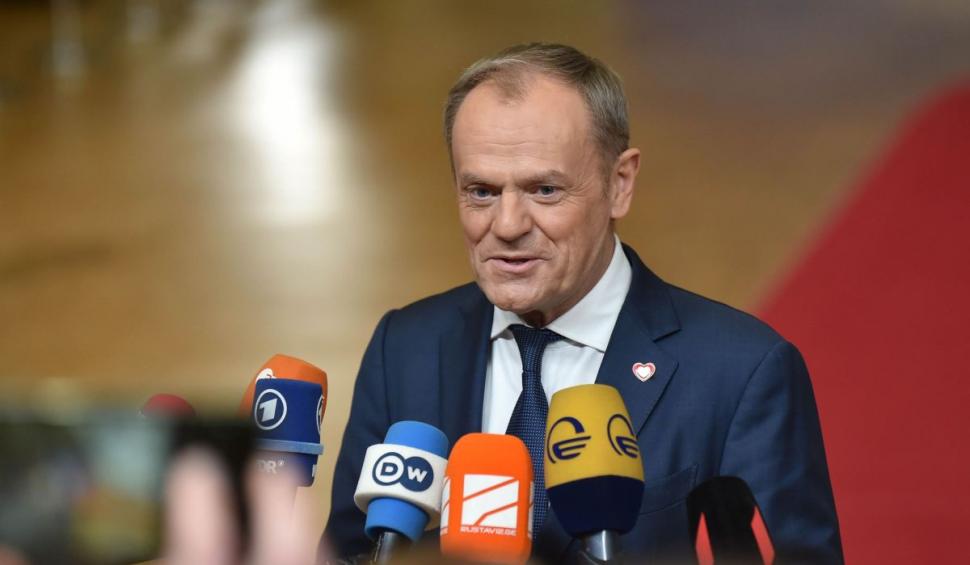 donald tusk sustine o conferinta de presa