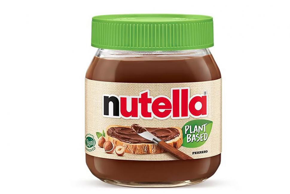 un borcan cu nutella vegana pe care scrie pe baza de plante