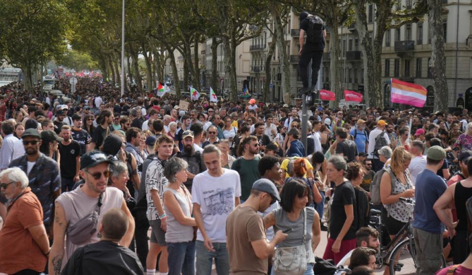 protest stanga impotriva macron 7 septembrie 2024