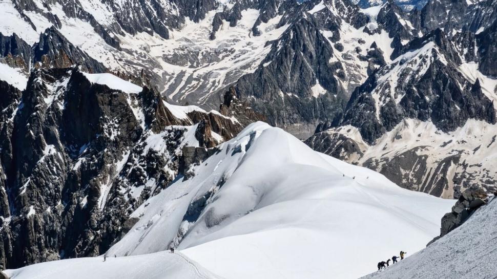 Alpini?ti în timpul unei escalade pe Mont Blanc