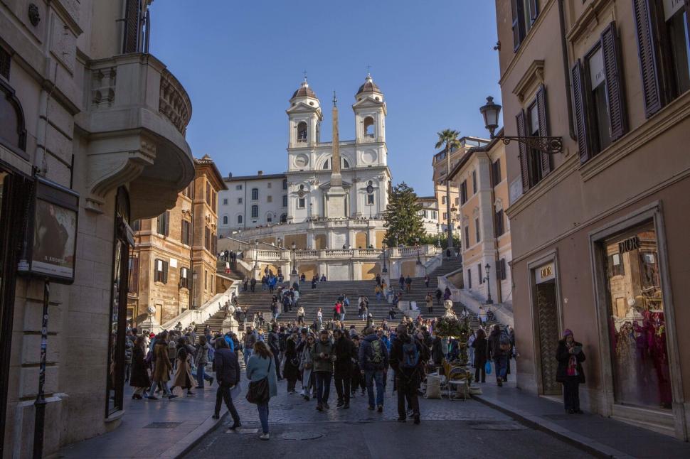 Piazza di Spagna. biserica Trinita dei Monti Roma