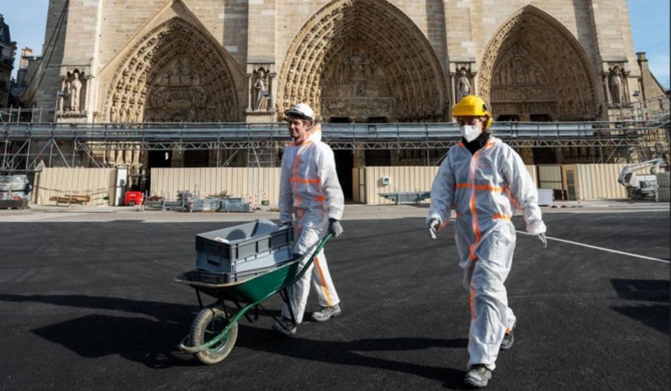 descoperire sicriu restaurare notre dame paris