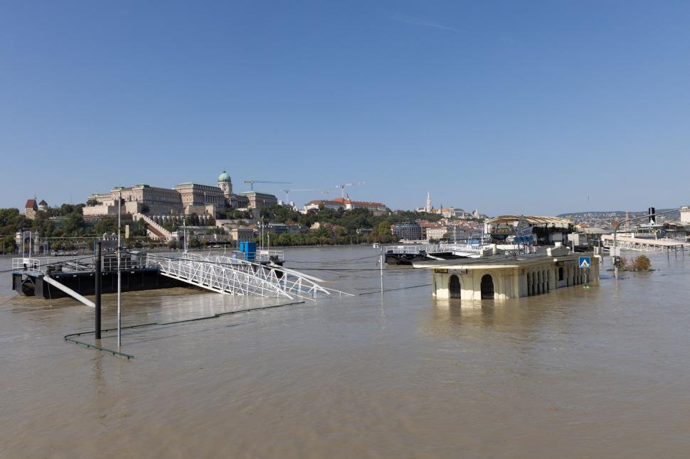 inundatii in budapesta