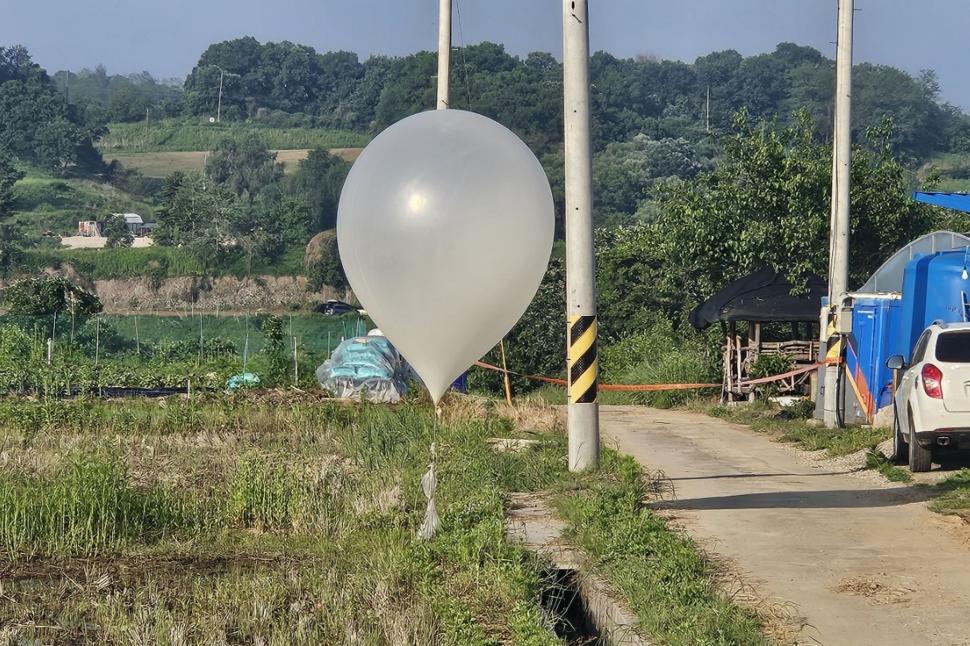 balon cu gunoi din coreea de nord