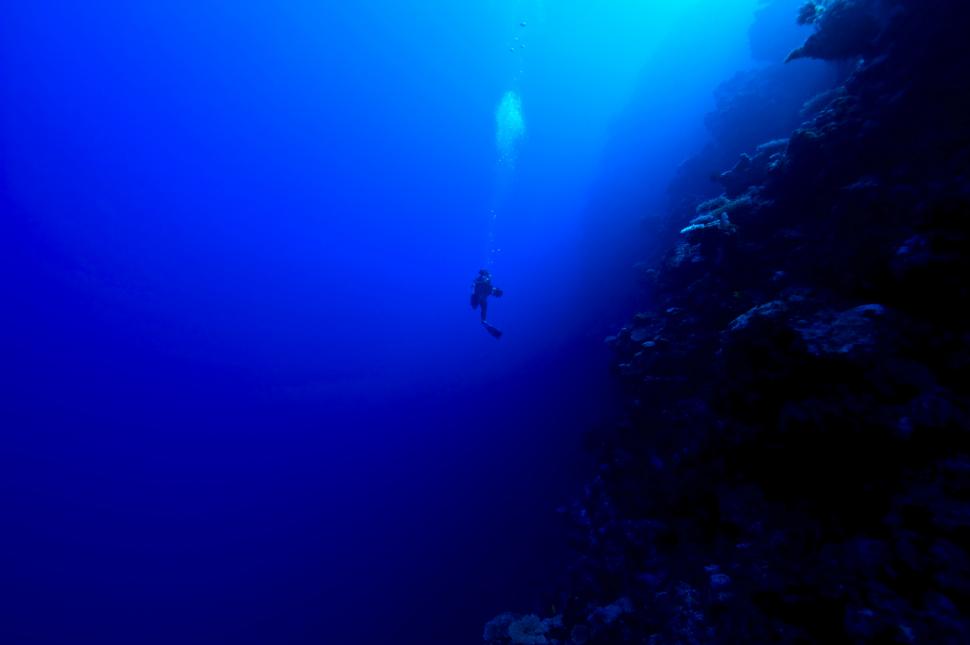 scafandru in ocean