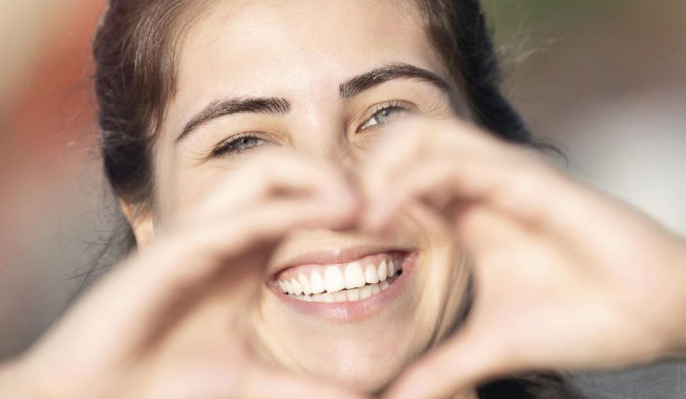 Medicul stomatolog Denisa Tutunaru a explicat, în cadrul rubricii Sfat de s?n?tate, despre importan?a prevenirii cariilor dentare la copii ?i adolescen?i, dar ?i despre cel mai banal lucru din cas? care ne men?ine din?ii s?n?to?i.