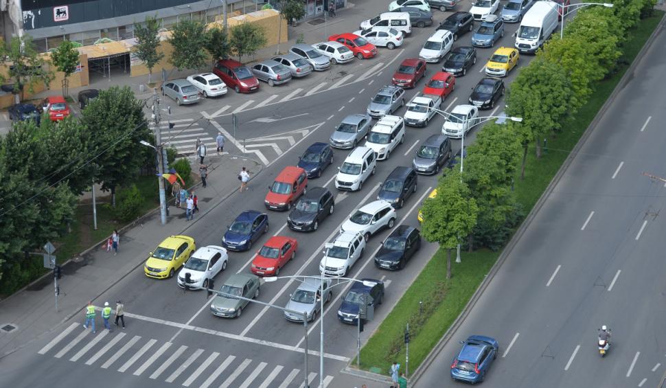 ciculatie rutiera trafic intersectie bucuresti capitala