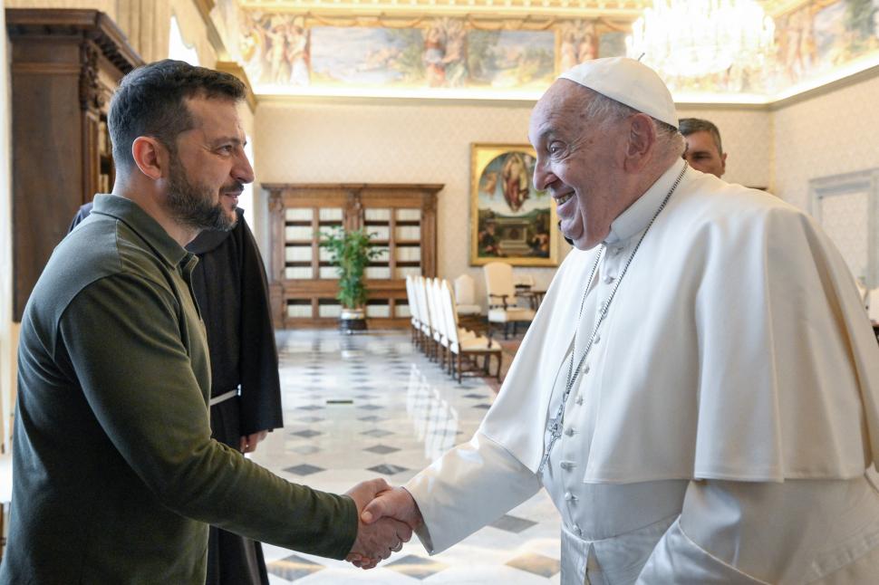 Volodymyr Zelensky si Papa Francisc