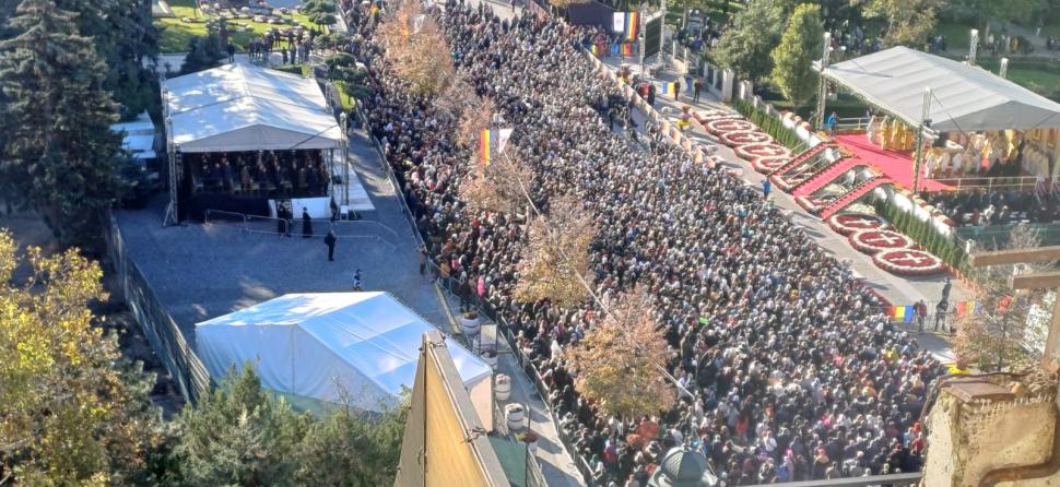 coada de pelerini la iasi