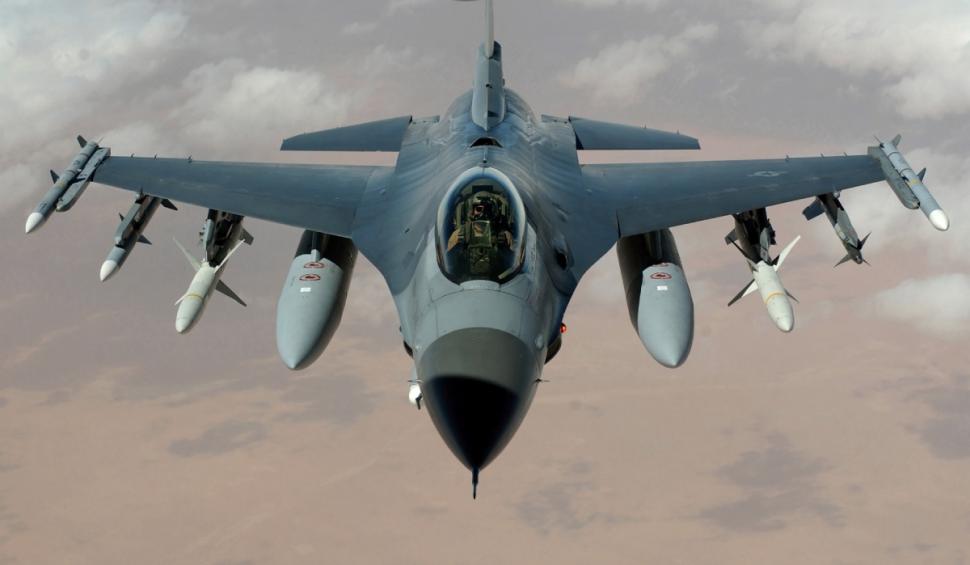 avion f-16 getty