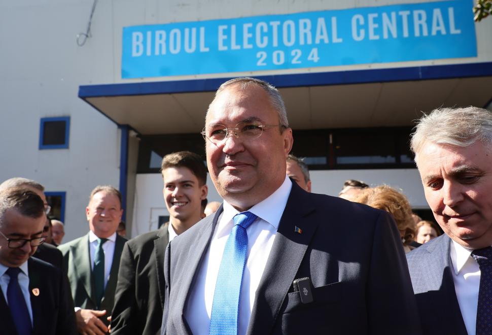 nicolae ciuca in fata biroului electoral central