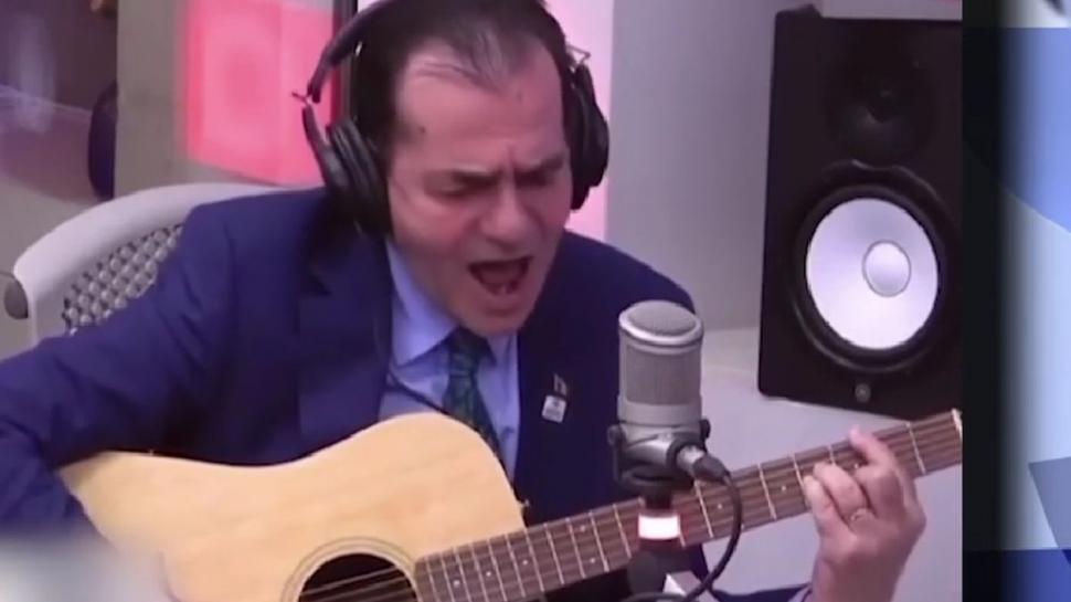 Ludovic Orban canta la radio