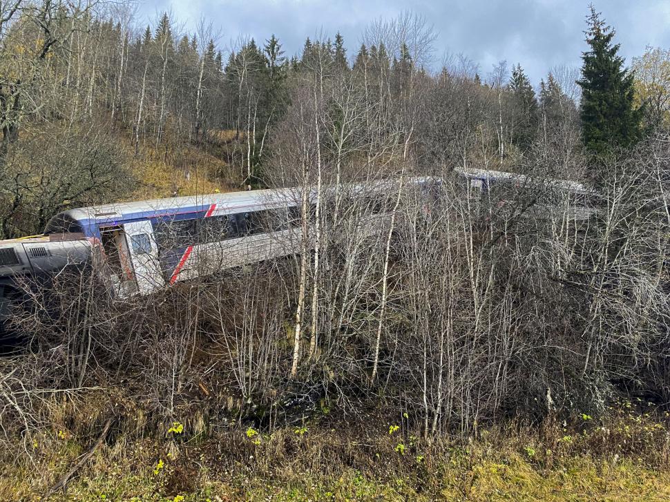 tren deraiat in norvegia