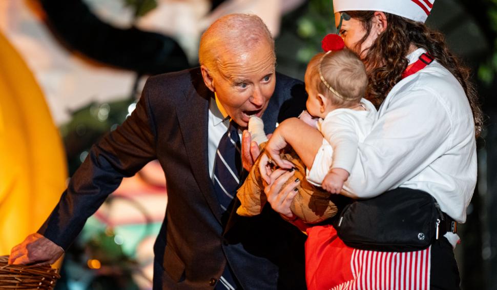 joe biden musca copil halloween