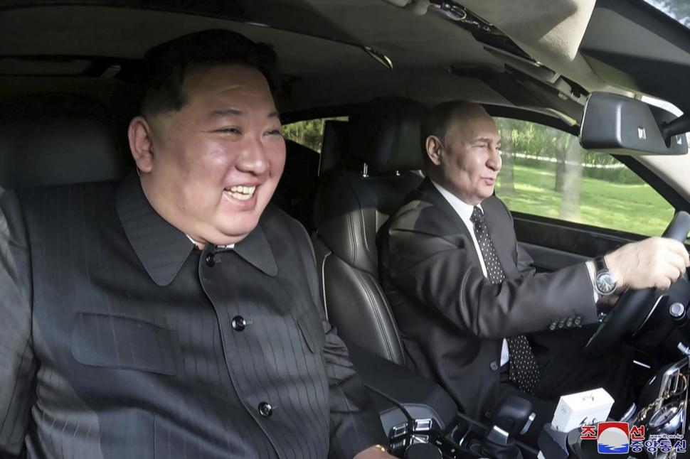 kim jong un si vladimir putin in masina