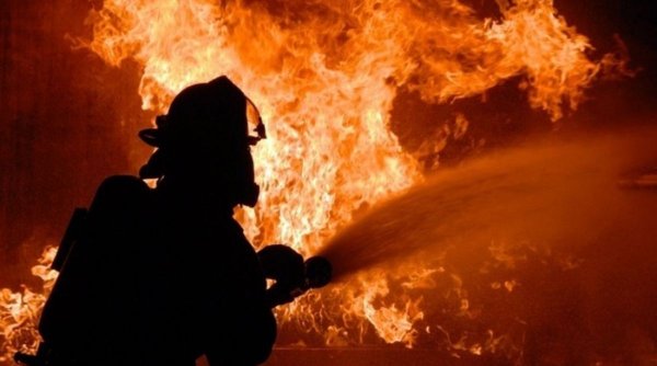 Incendiu la un hotel din Venus. O familie a fost salvată de pompieri, toți turiștii au fost evacuați de urgență