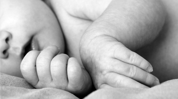 Un bebeluş de numai patru luni din Sibiu a murit infectat cu coronavirus