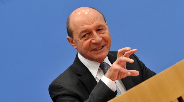 Traian Băsescu propune blocarea navetiştilor: