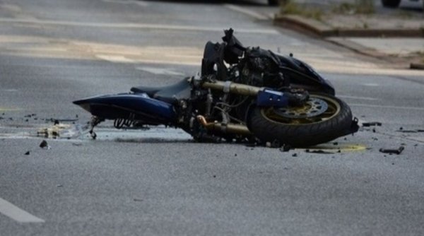 Motociclist spulberat de o mașină, la Timișoara. Bărbatul a murit pe loc