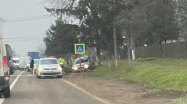 Bărbat împuşcat de poliţişti după ce a lovit patru maşini de Poliţie, în Botoşani