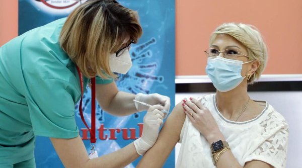 Raluca Turcan: M-am vaccinat astăzi, după un an de zile în care am fost îngrijorată pentru sănătatea familiei și a celor din jur