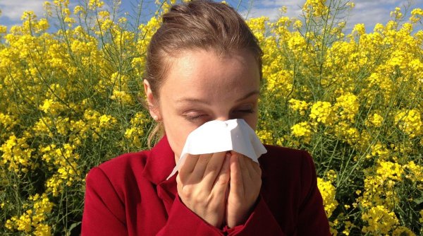 Atenție! Simptomele COVID-19 pot fi confundate ușor cu alergiile! Cum le deosebim