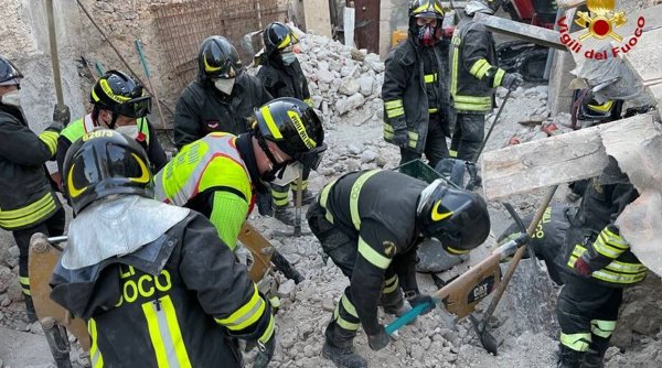 Un român a murit după ce a strigat ore în şir după ajutor sub zidurile unei case care s-a prăbuşit în Italia