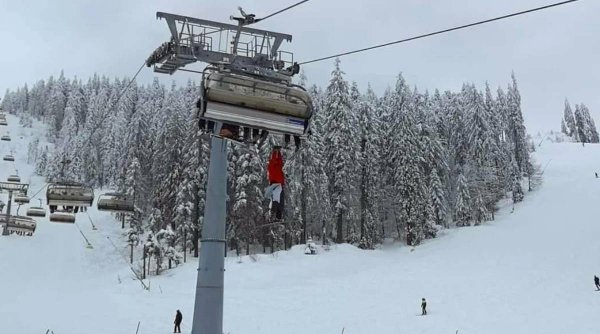 Un turist iresponsabil a vrut să sară din telescaun, după ce i-a căzut un schi