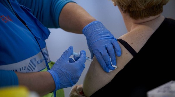 Peste un sfert dintre americani au primit a doua doză de vaccin împotriva COVID-19
