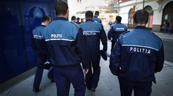 Un şofer din Botoşani a fost escortat de poliţişti până la bancomat să scoată banii de şpagă 
