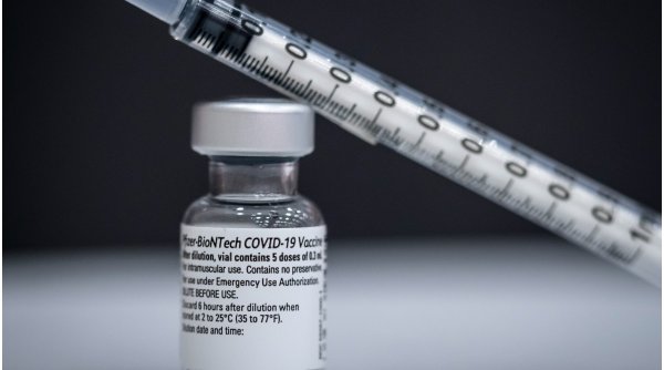Franța a început vaccinarea cu a treia doză anti-COVID-19