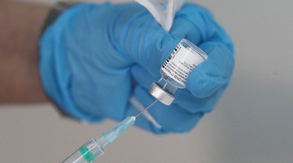 INSP: Câți români vaccinați au făcut COVID-19 și câți au murit, din decembrie 2020 și până acum