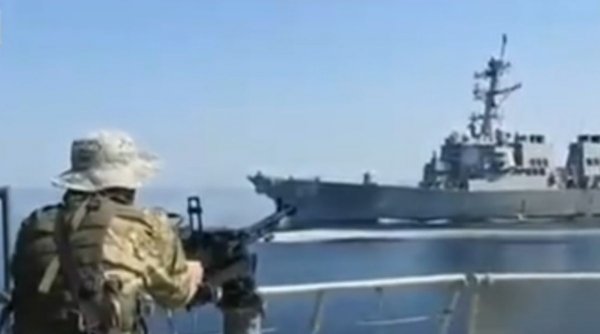 Incident grav în Golful Oman: Iranul a difuzat imagini cu nave de război americane și pretinde că a împiedicat capturarea unui petrolier