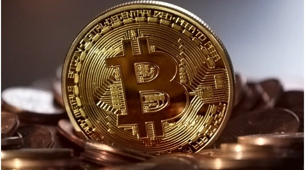 Bitcoin scade sub pragul de 30.000 de dolari | Ce spun experţii în Crypto
