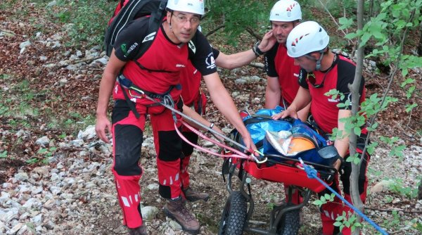 Elicopter SMURD, solicitat pentru salvarea unei turiste care a căzut în Vârful Ţimbalul