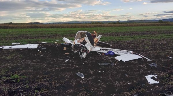 În avionul prăbușit la Gălănești a murit fratele unui fost ministru al Educației. Cealaltă victimă - instructor de pilotaj din București